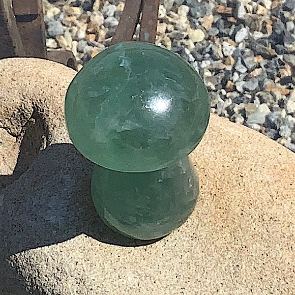 GREEN FLUORITE QUARTZ MUSHROOM HEALING STONE 2 1/2 IN TALL NEW - Picture 5 of 7